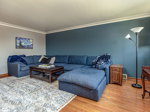 3rd image of 3065 W 100th St
