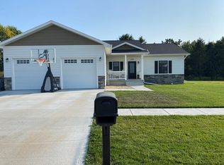 330 Cottage Park Dr, Aurora, NE 68818