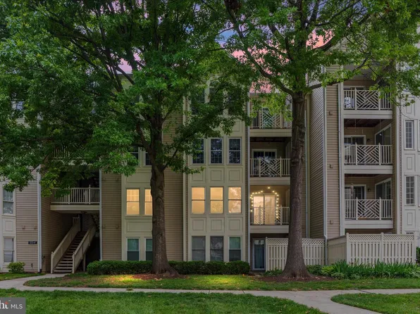 12241 Fairfield House Dr APT 305B, Fairfax, VA 22033