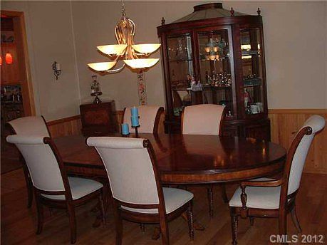5th image of 2071 Balmoral Dr