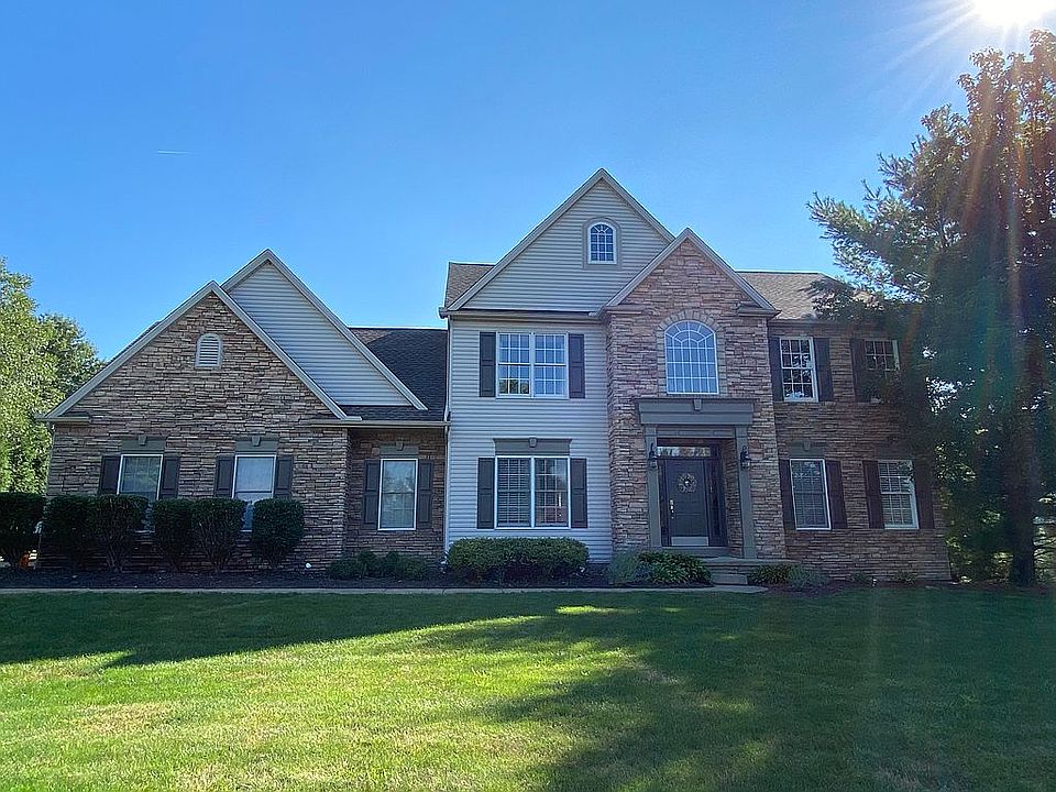 1st image of 4062 Fairway Dr