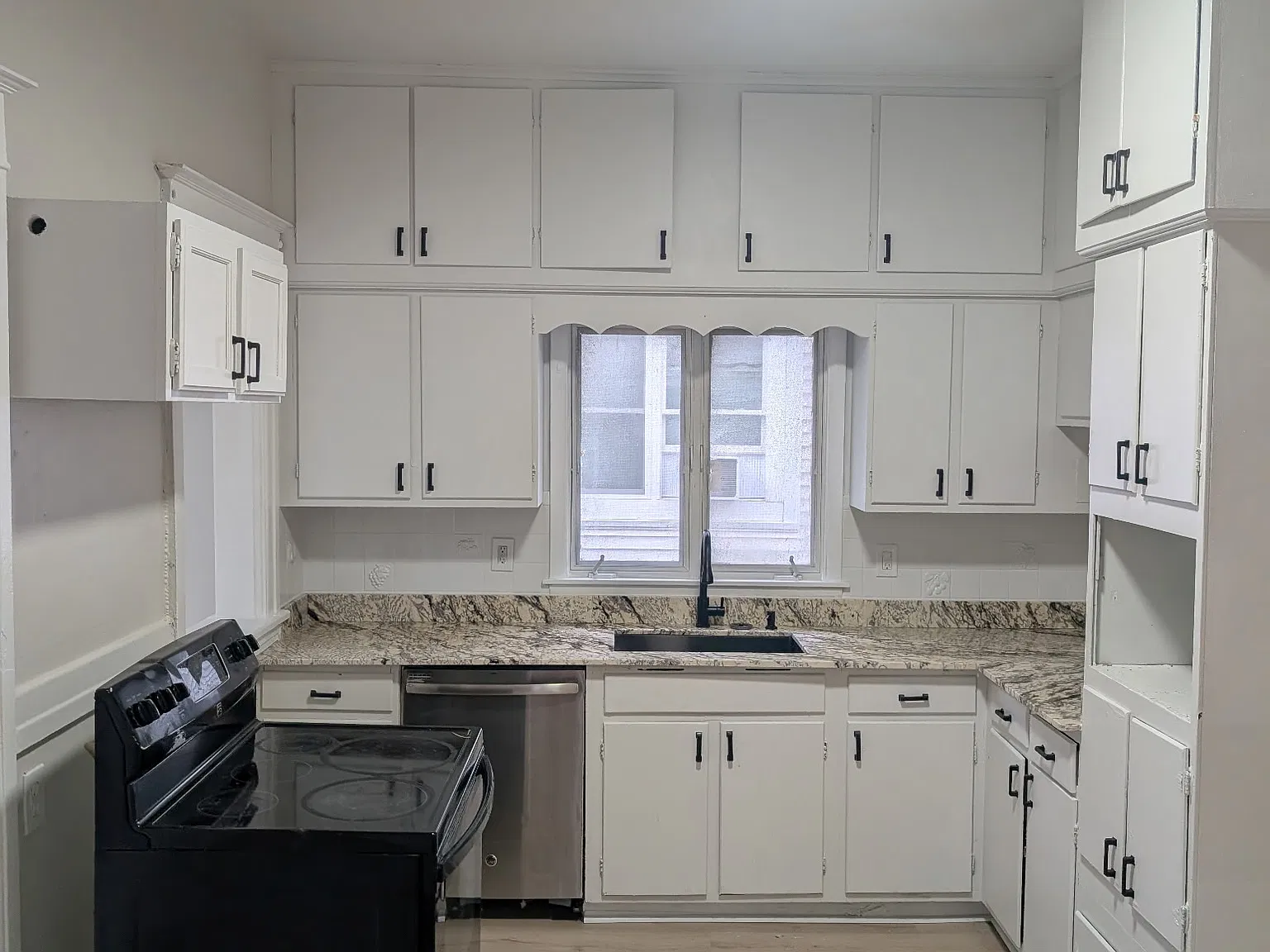 4 bed, 1.5 bath, 1652 sqft, $1,850 — Photo 2