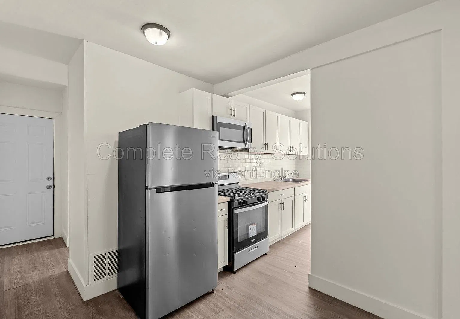 2 bed, 1.0 bath, 895 sqft, $1,150 — Photo 2