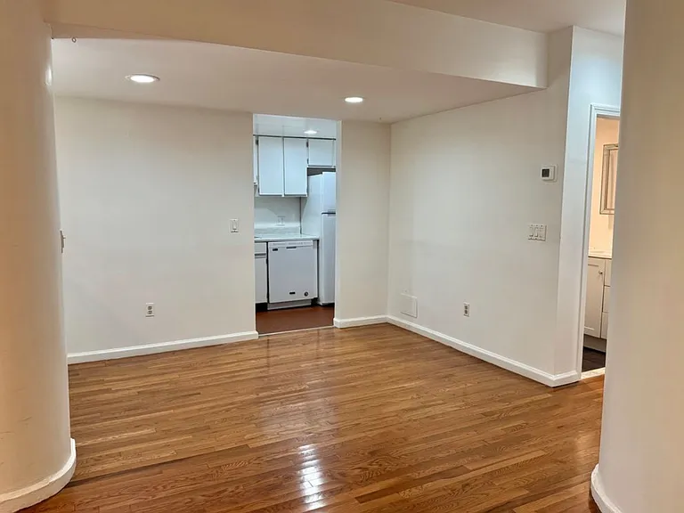 390 Riverway St #2 — Photo 6