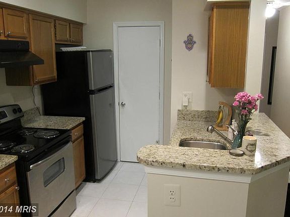5th image of 6920 Victoria Dr Unit D