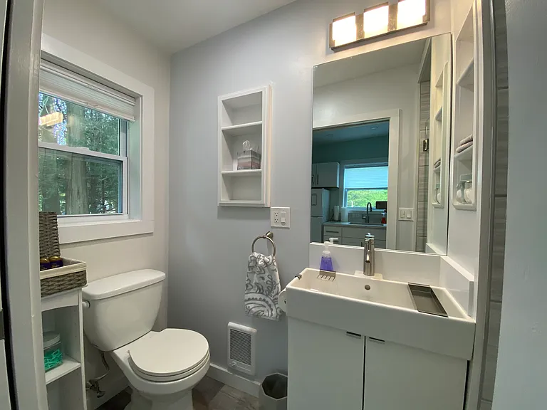 629 E Main Rd #2 — Photo 9
