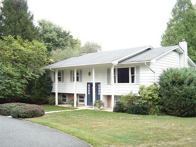 Beautiful Home w/circular drive