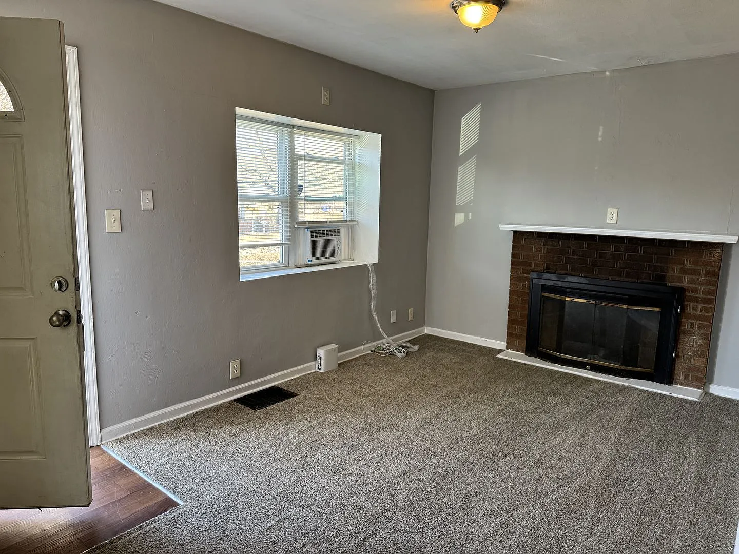 743 N Kiger Rd — Photo 2