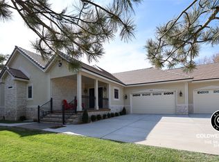 306 Grandview Cir, Garden City, KS 67846