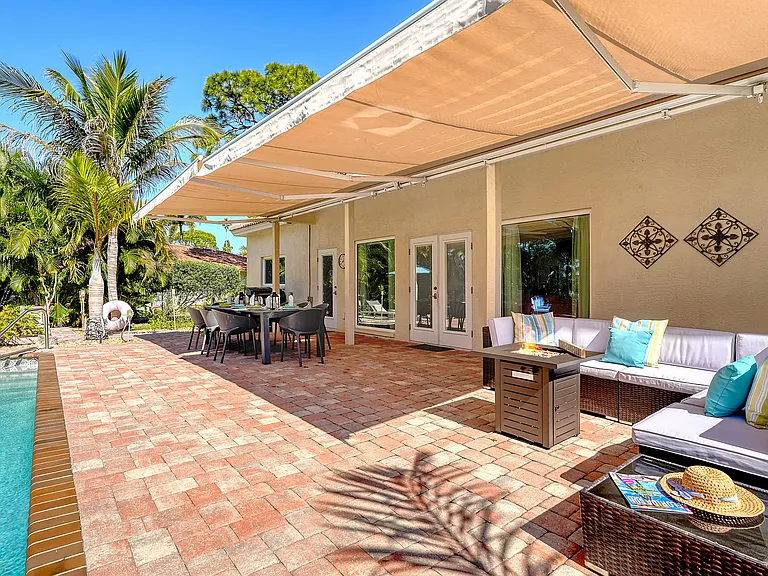 1102 Mallorca Dr — Photo 3