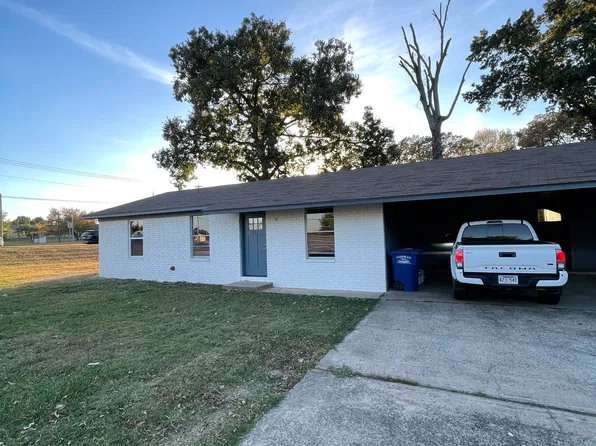 711 S Davis St #711, Conway, AR 72034
