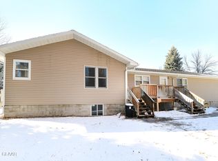 1111 28th Ave S #1111 & 111, Grand Forks, ND 58201