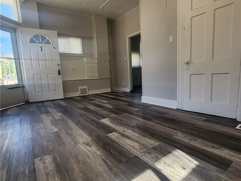 6128 Lausche Ave #1 — Photo 4