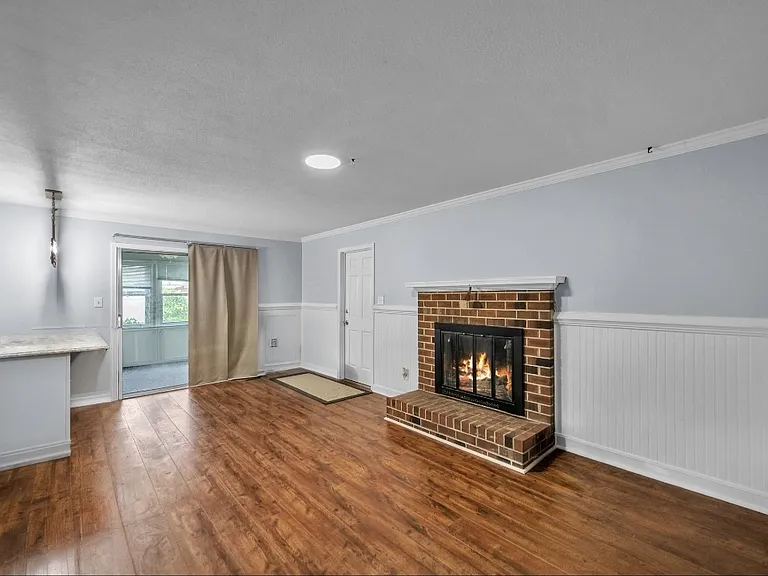 4760 Marlborough Dr — Photo 10