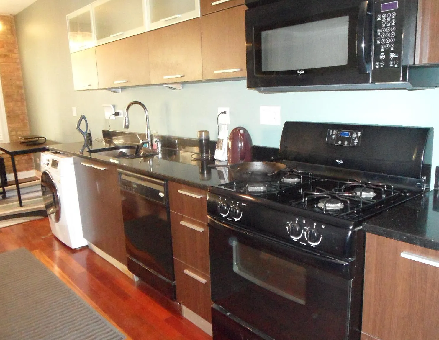 1 bed, 750 sqft, $1,700 — Photo 2