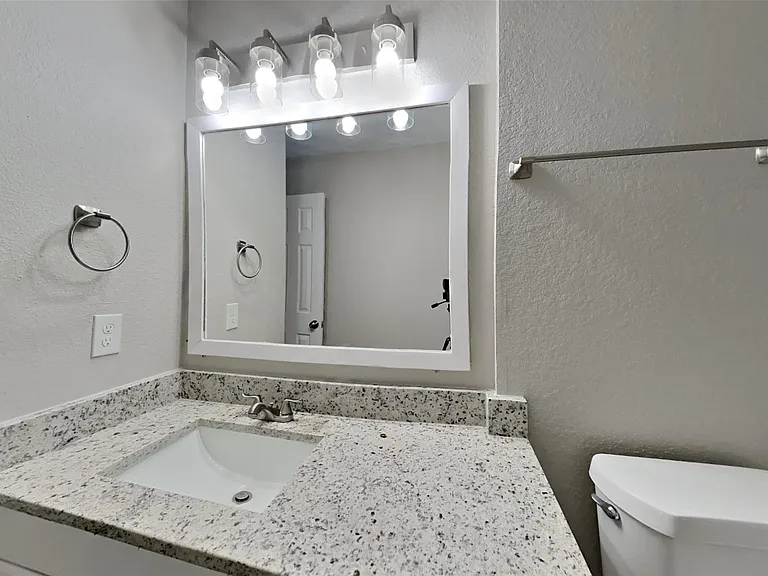 21079 Southern Colony Ct — Photo 14