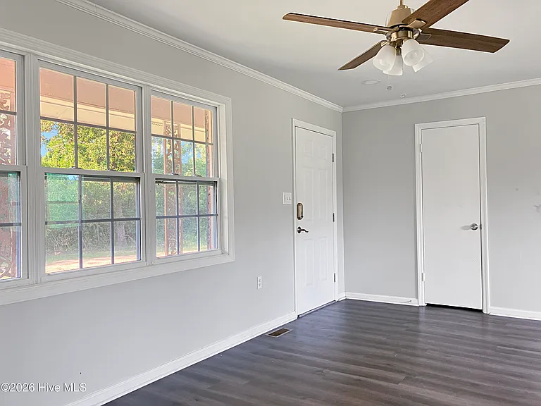 500 Wilkins Rd — Photo 4