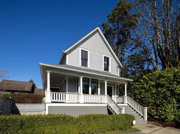 109 Oakland St, New Westminster, BC V3L 1P5