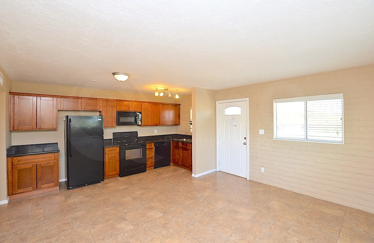 2 bed, 1.0 bath, 800 sqft, $1,299 — Photo 2