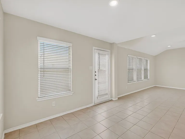 1901 Princeton Ave — Photo 11