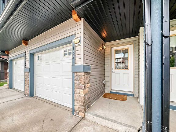 3rd image of 132 Sage Hill Grv NW