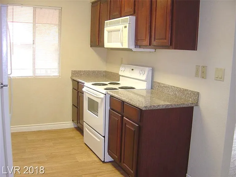 5314 River Glen Dr — Photo 4