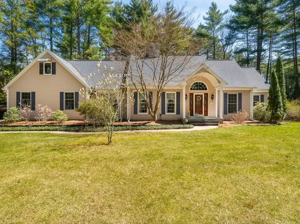 6 Pine Meadow Dr, Southampton, MA 01073