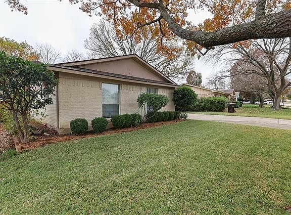3rd image of 1624 Laurel Ln