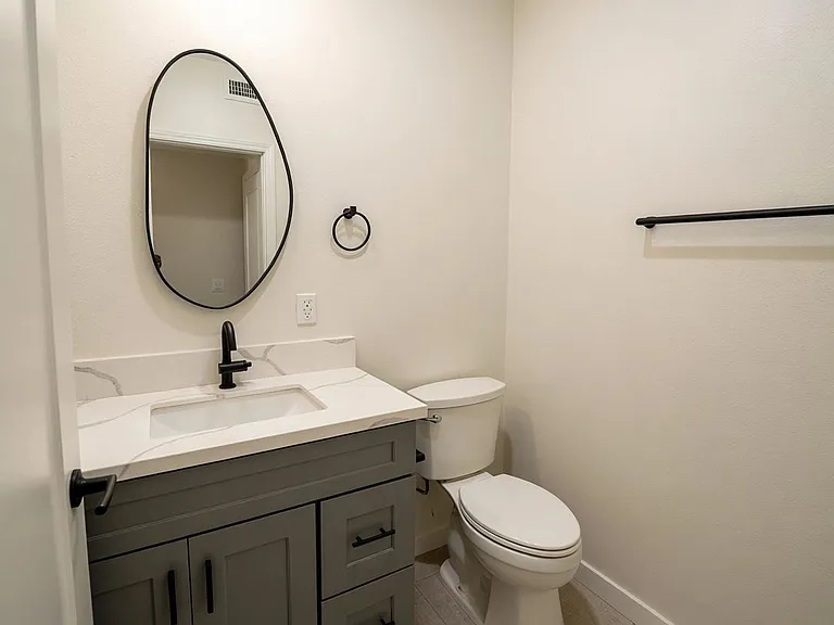1056 Hoffman Ave #2 — Photo 6