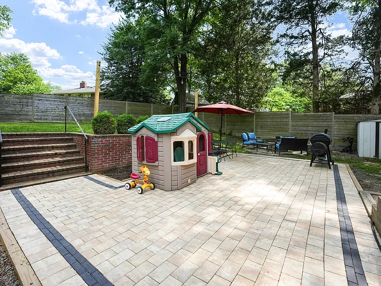 1911 Paul Spring Pkwy — Photo 9