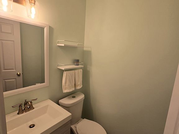 4th image of 392 Angela Ln