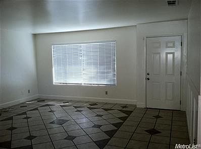3rd image of 2925 Holly Dr