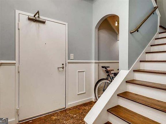 4th image of 19 Hilliard St SE APT 4