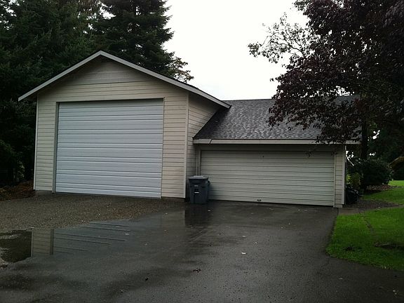 3rd image of 4419 Vickery Ave E