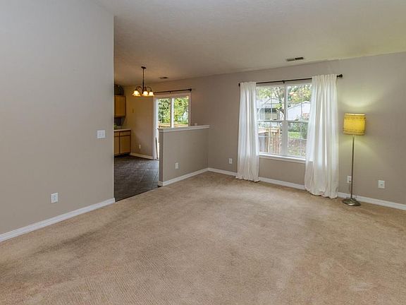 3rd image of 9 Ashwood Cir