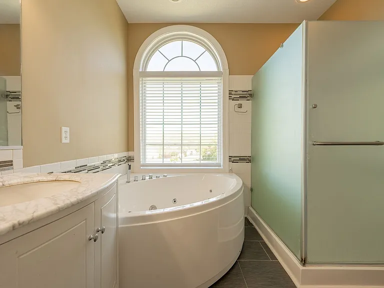 1701 Stratford View Dr — Photo 36