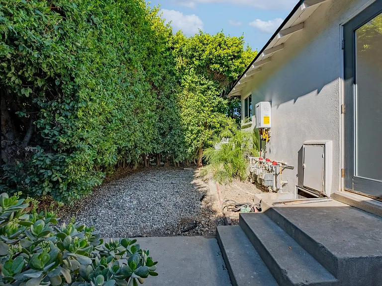 14418 Martha St — Photo 21