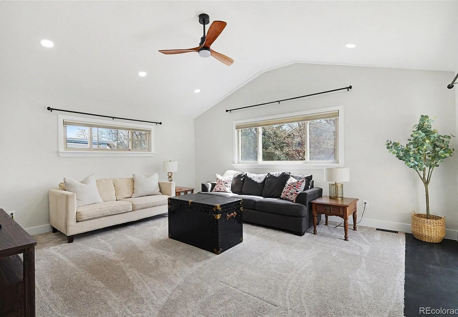 5 bed, 2.0 bath, 2303 sqft, $7,000 — Photo 2