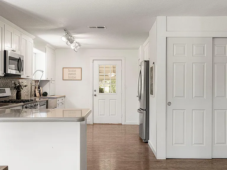 2591 Spring Valley Dr — Photo 6