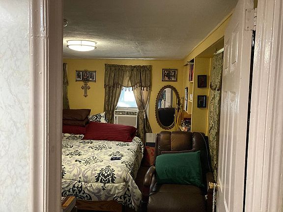 1st floor Master Bedroom