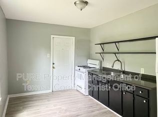 913 1/2 W Point Rd, Corpus Christi, TX 78416