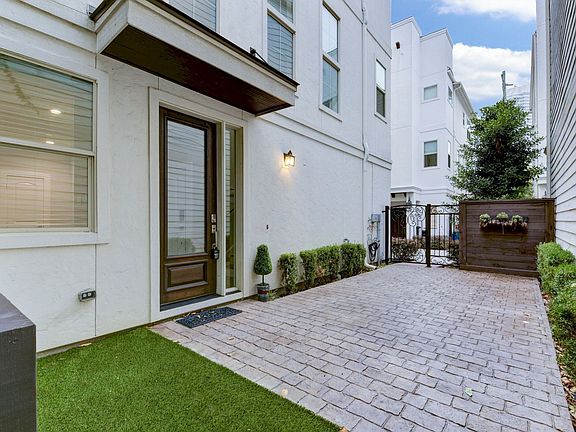 3rd image of 1112 Peveto St #B