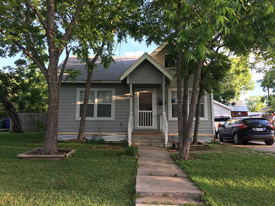 Front Yard. Plenty of Shade. Parking is via Drive Way.
