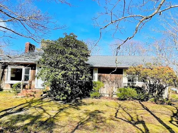 42 Marthas Rd, Edgartown, MA 02539
