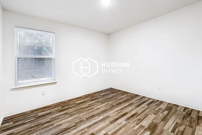 606 Bexar Dr — Photo 9