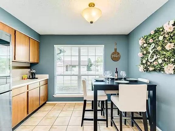 4th image of 3018 Helmsley Dr