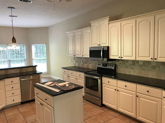 3rd image of 12 Sherwood Dr