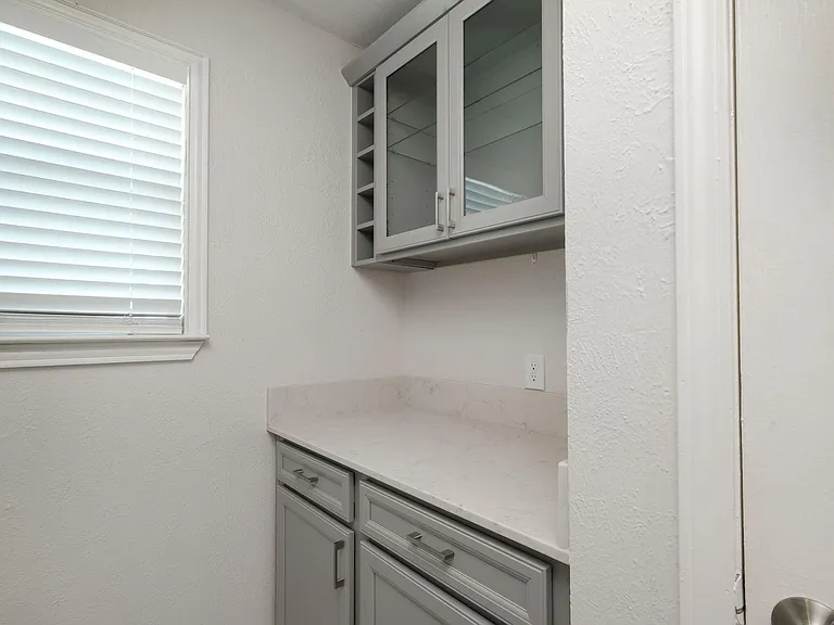 1745 Cricket Hollow Dr — Photo 10