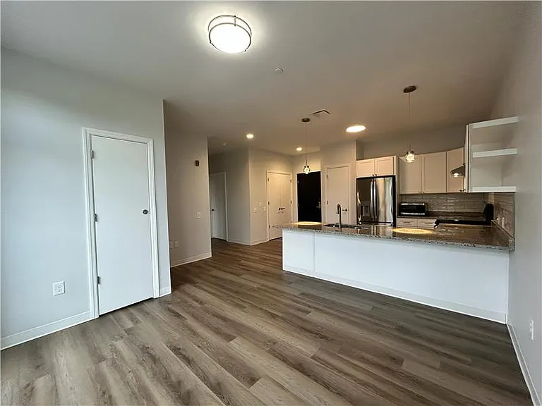 211 Miller Ave — Photo 5