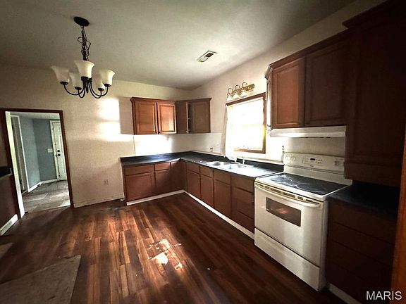 4th image of 814 W Maud St